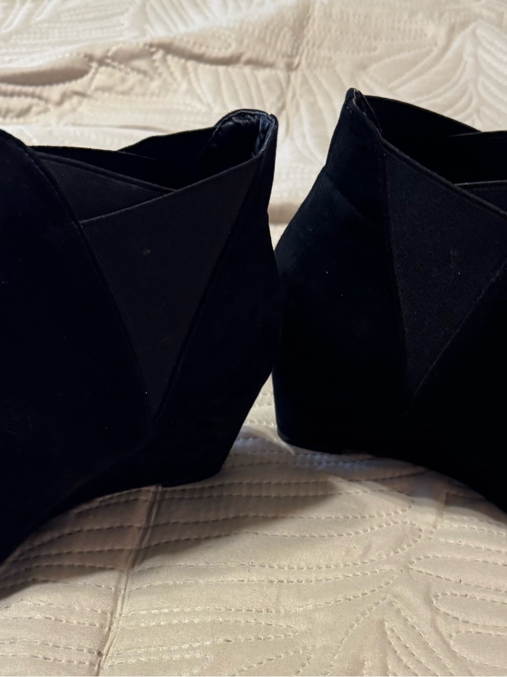 New Directions Black Suede Womens Ankle Booties Sz 7 - Picture 2 of 5